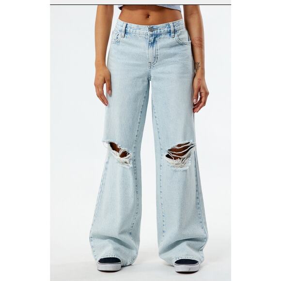 Pacsun Light Indigo Ripped Extreme Baggy Jeans size 26 NWT - Picture 1 of 3